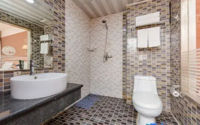 Tiandi Renhe Chain Hotel (Jiefang Road East Bus Station)