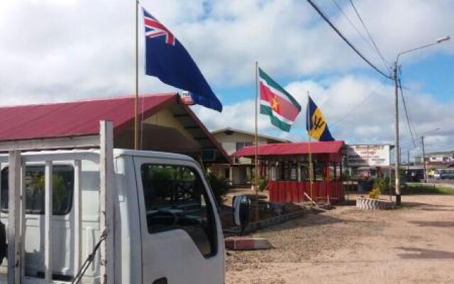 Rumanija's Airport Rooms