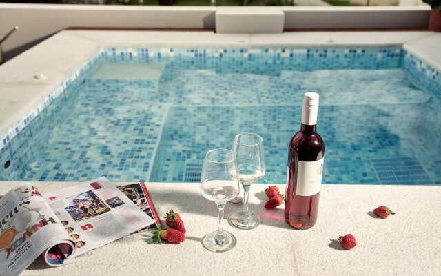 Savvas Luxury Suites