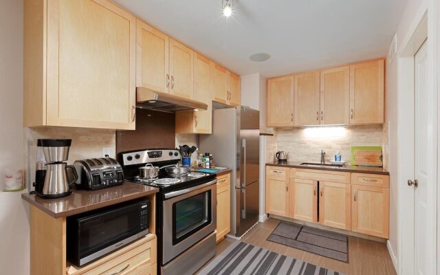 Private and Cozy Home in Kerrisdale