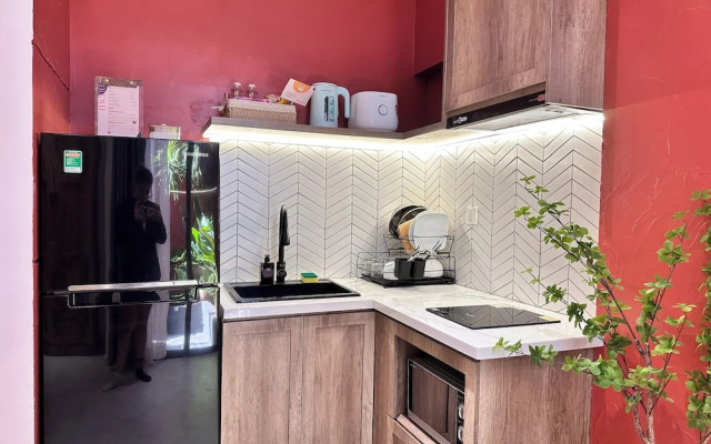 Kin Wander Tan Phong, The Moonage