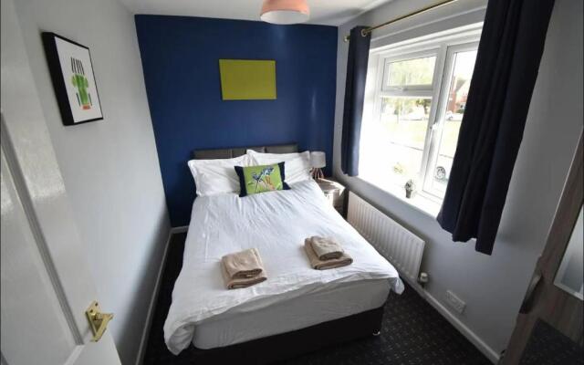 3-Bedroom Comfy Home in Solihull