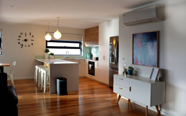Kangaroo Bay Apartments