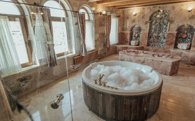 Sah Saray Cave Suites Halal Hotel
