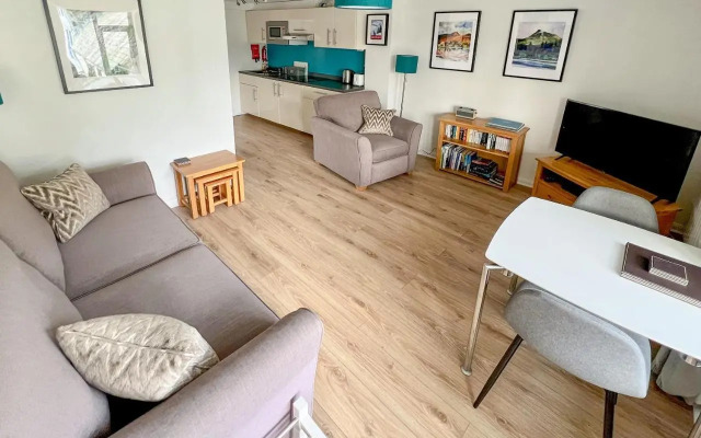 5 Balmoral House