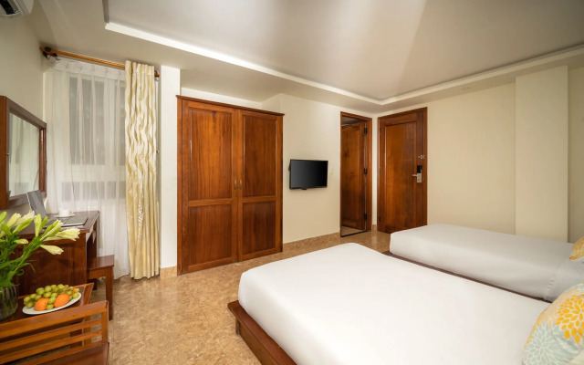 Titan Hotel