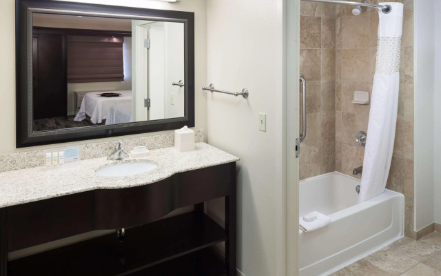 Hampton Inn & Suites Omaha-Downtown