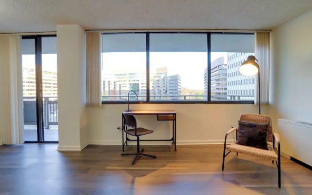 Stay with Comfort in Crystal City