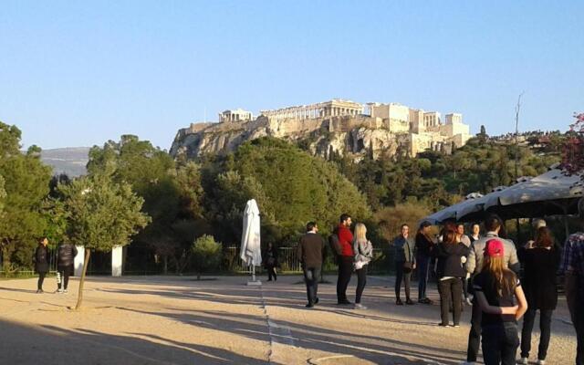 Classy 2 bedroom apartment under Acropolis at Thisseio