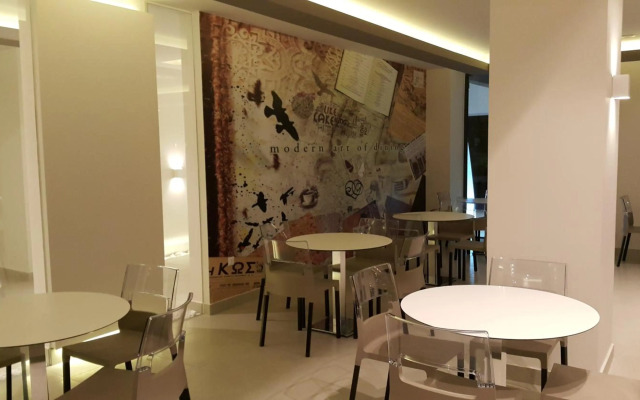 More Meni Cosmopolitan Hotel