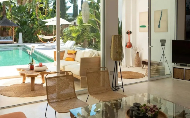 Lavish Villa Near Cala Llonga