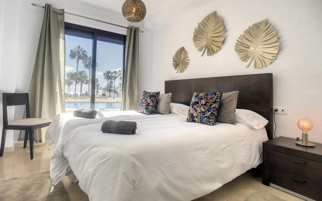 Superb Seafront Apartment Marina Real 305