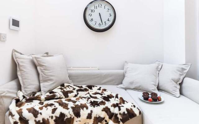 2 Bed - Very Convenient Location - South Terrace