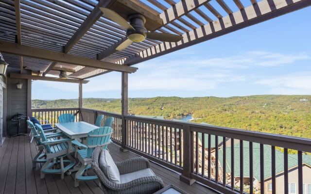 Luxury Penthouse Near Silver Dollar City
