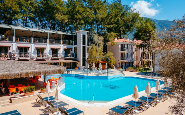 Hotel Pine Valley