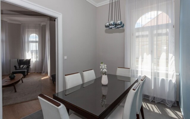 RiverView CityCenter Apartment