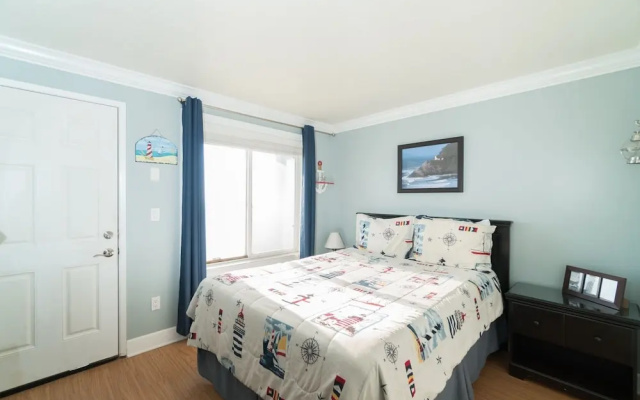 A Shore Thing 2 Br cottage by RedAwning