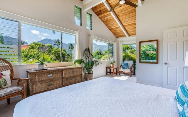 Hanalei Hideaway 2 Bedroom Home by RedAwning