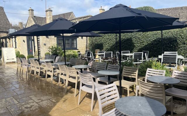 Priory Tearooms Burford With Rooms