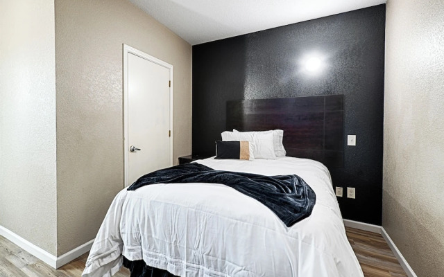 Hotel Dilley Grand
