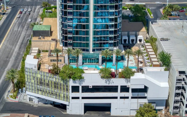 Modern High-rise Escape Balcony + Stunn...