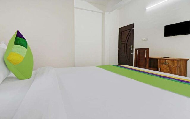 Treebo Nirupama, 750m from Aluva Railway station