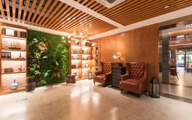 James Joyce Coffetel(Pingyuan Subway Station, Beijing International Trade And Industry University) – Lobby – Beijing