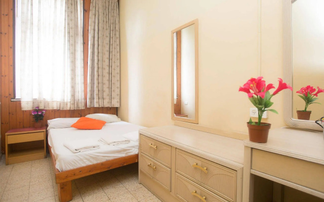 Momos Hostel