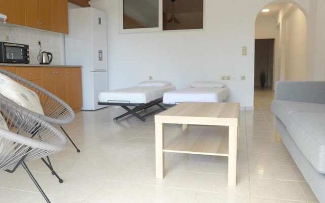 "kalamaki Plaza Apartments ''ostraco''"