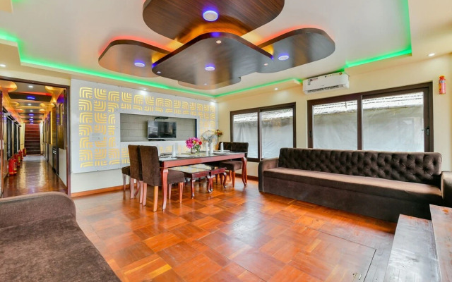 OYO 23063 Luxury Meghavarsham 5BHK