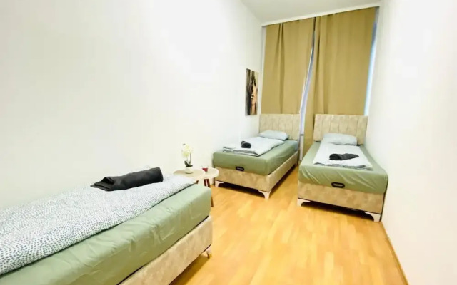 Rooms in Cozy 4BR Shared Apt Central