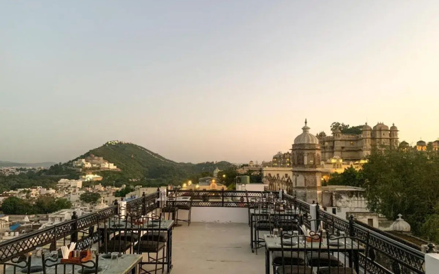 Pine Haveli