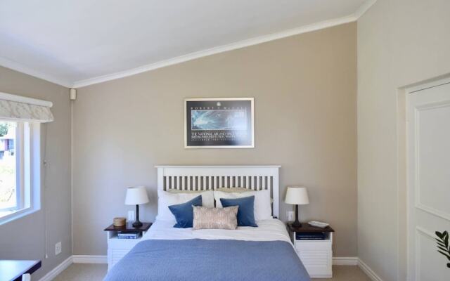 Leafy Hideaway House with Table Mountain Views