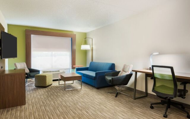 Holiday Inn Express And Suites Bentonville