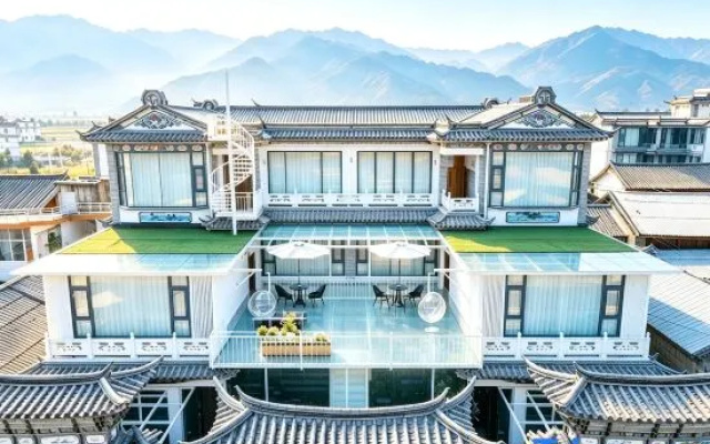 Marble House B&B – Exterior – Dali