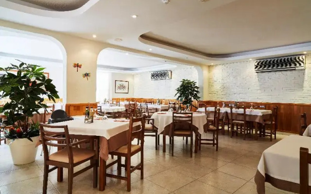 Invisa Aparthotel Casa Luis