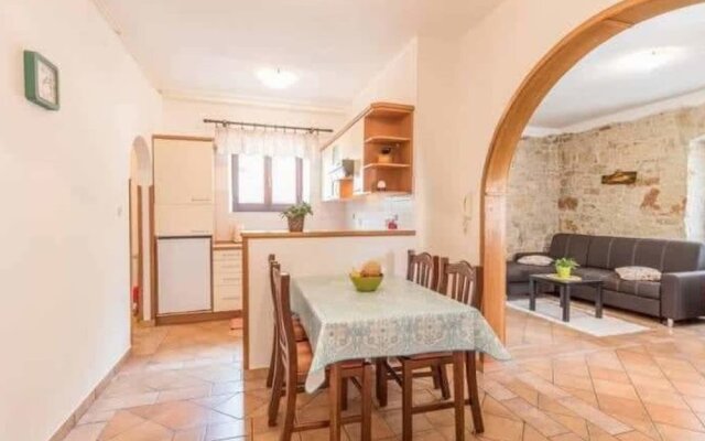 Neat Apartment on the Ground Floor Near Pula, With Shared Swimming Pool and Wifi
