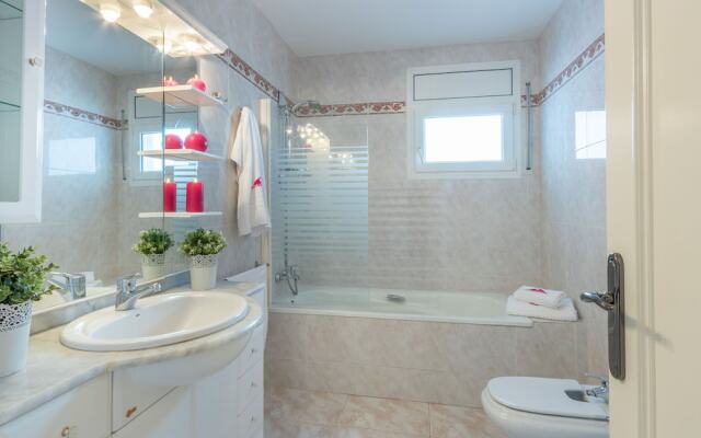 Luxurious Holiday Home in Empuriabrava With Private Pool