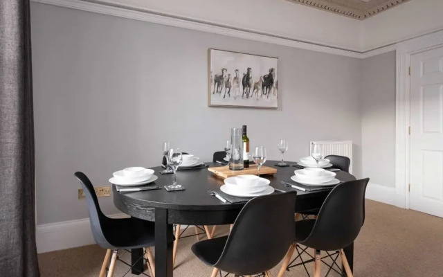 Charming 2BD Flat Cheltenham, Gloucestershire