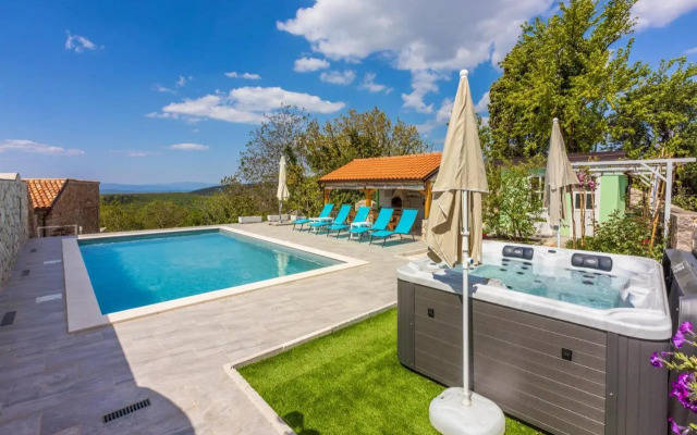 Villa Green Point