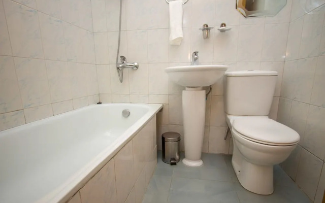 Crown Suites Hotel
