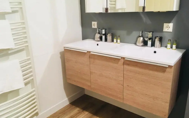 Large Art Deco Flat 100m2 in City Center - Parking