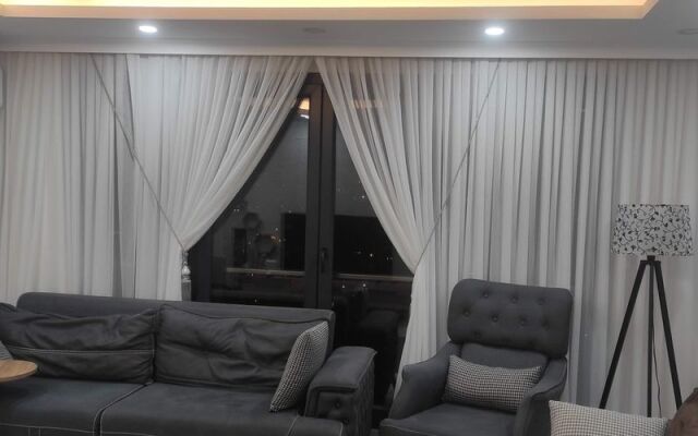 Sama House