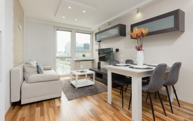 Apartment Jana Pawła II by Renters