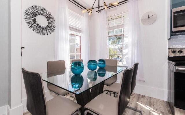 20 Hypolita - Luxury Downtown Apartment