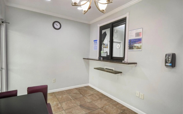 Motel 6 Humble, TX - Houston International Airport