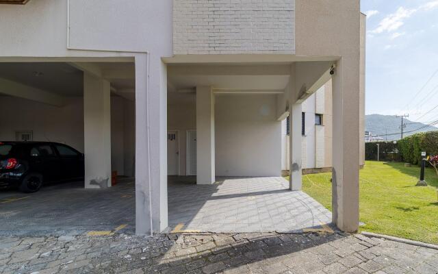 Apto c/piscina a 3min da praia dos Ingleses VIN204