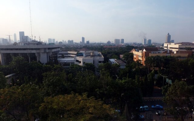 Kalibata Apartment With Sofa Bed Near Shopping Center