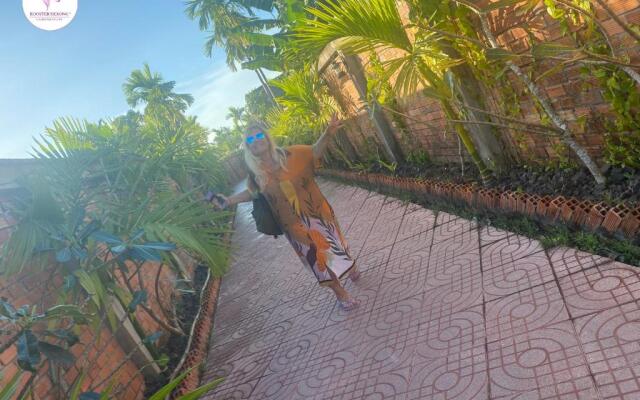 Rooster Mekong Garden & Villas