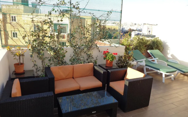 Lovely Penthouse With Private sun Terrace Between Valletta and Sliema